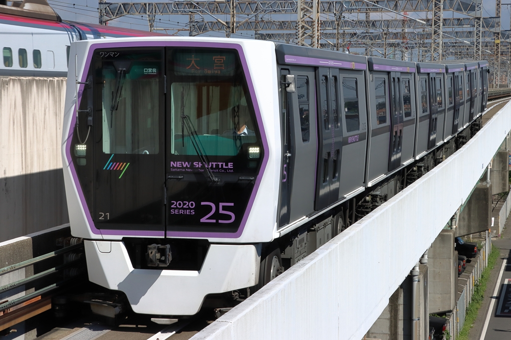 埼玉新都市交通 2125F