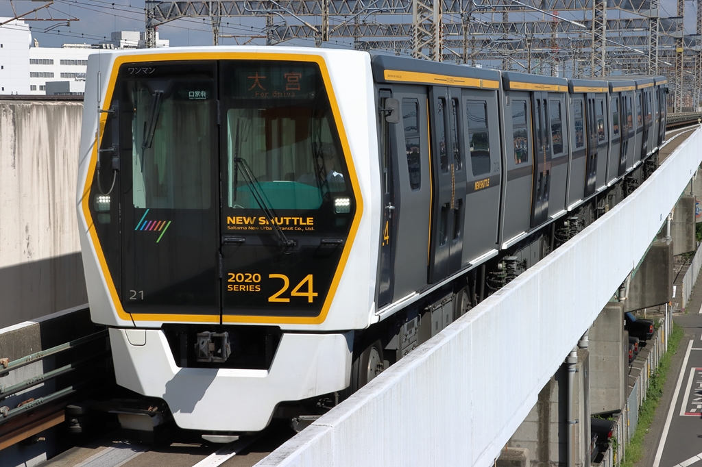 埼玉新都市交通 2124F